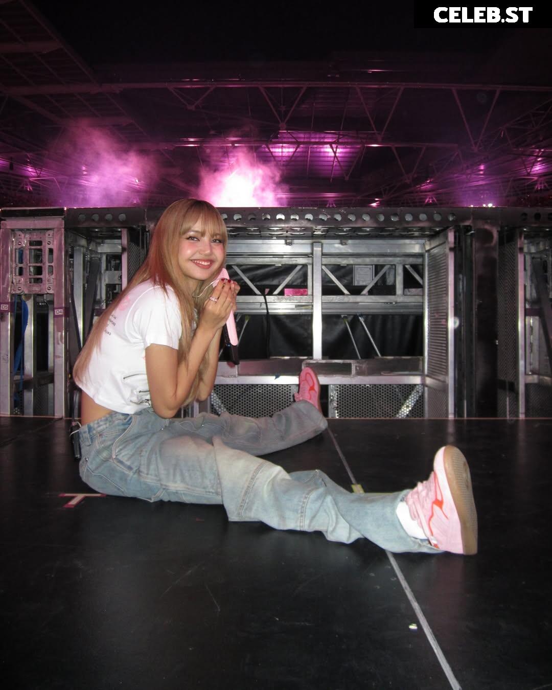 Lisa | BLΛƆKPIИK (Blackpink) Image 23657680