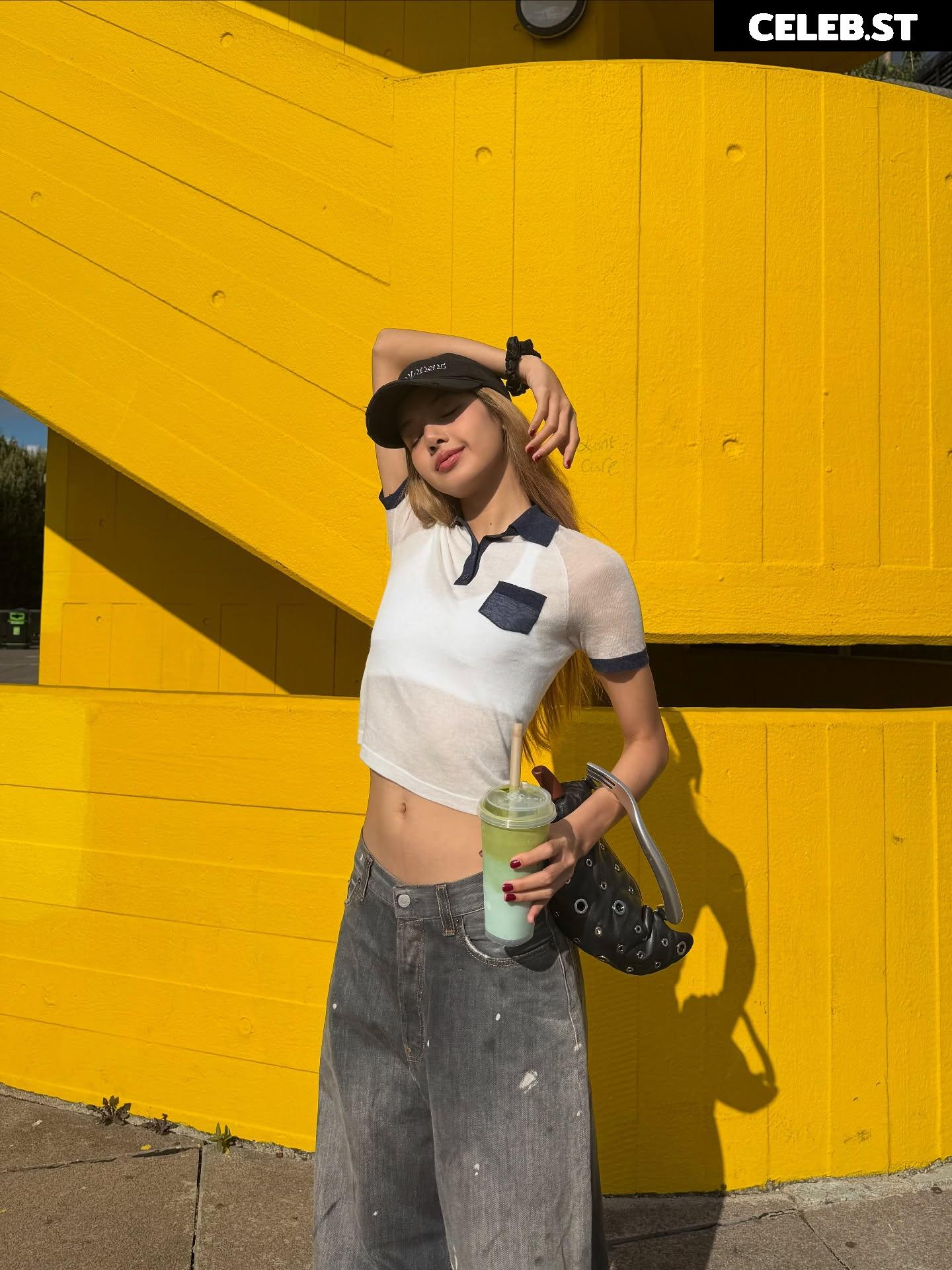 Lisa | BLΛƆKPIИK (Blackpink) Image 23657631