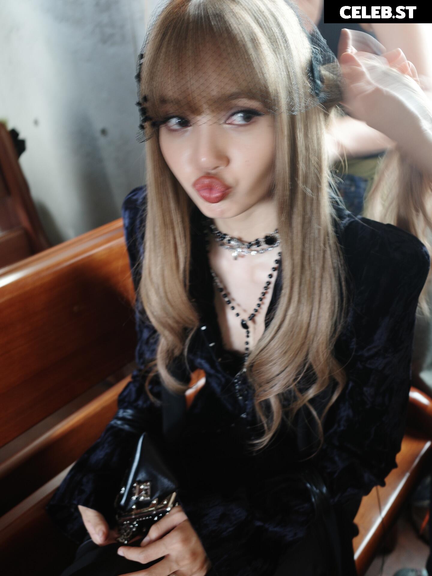 Lisa | BLΛƆKPIИK (Blackpink) Image 23657661