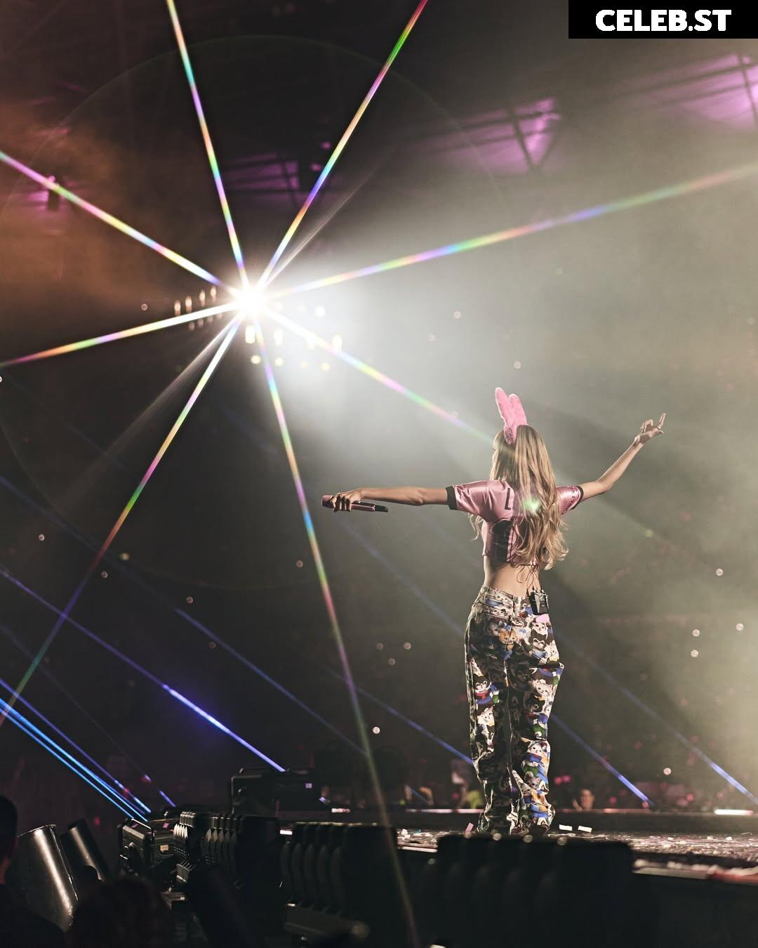 Lisa | BLΛƆKPIИK (Blackpink) Image 23657679
