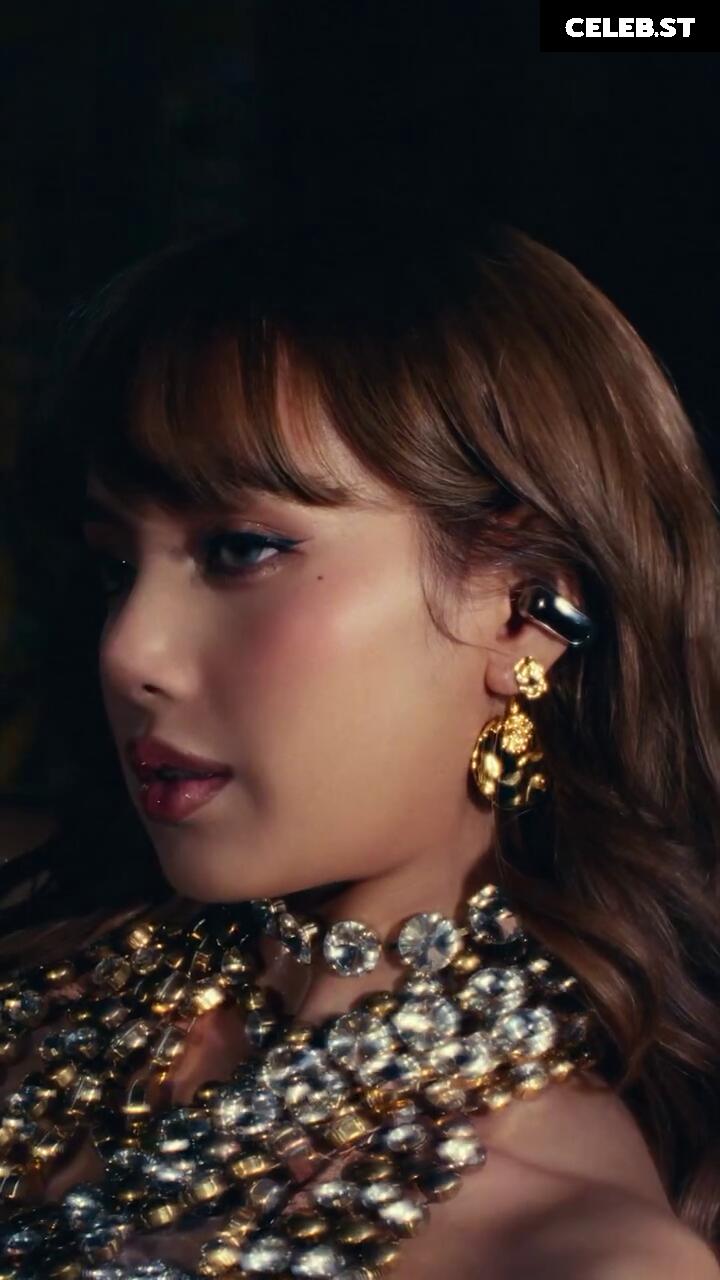 Lisa | BLΛƆKPIИK (Blackpink) Image 23657196