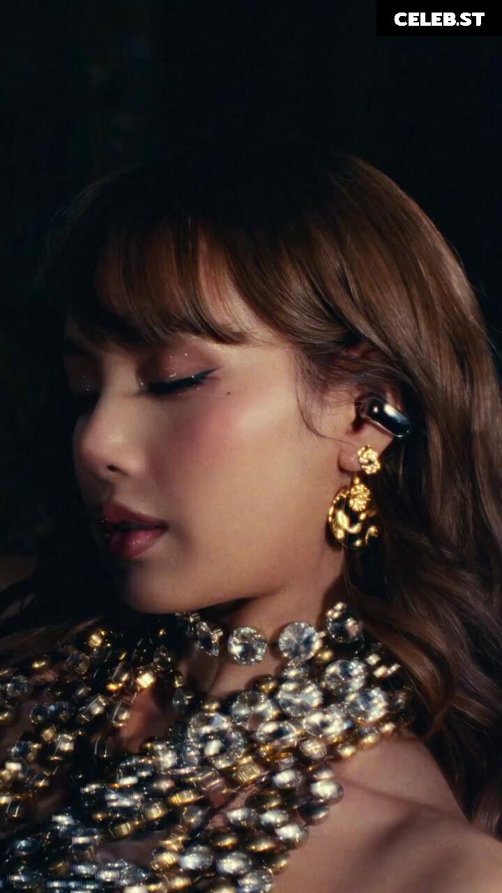 Lisa | BLΛƆKPIИK (Blackpink) Image 23657194