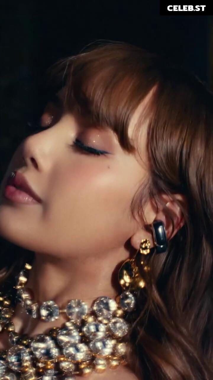 Lisa | BLΛƆKPIИK (Blackpink) Image 23657198