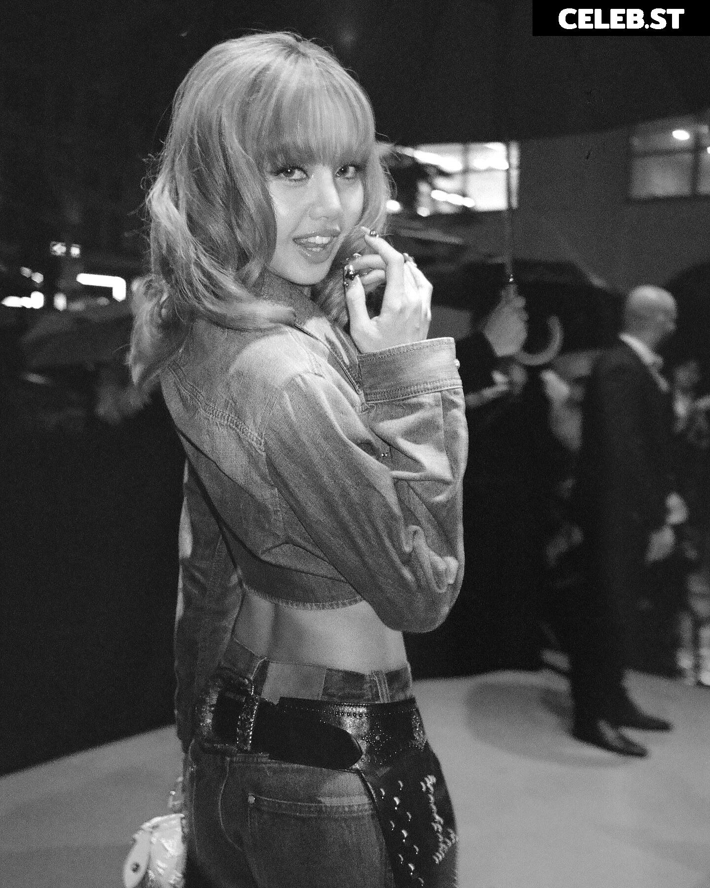 Lisa | BLΛƆKPIИK (Blackpink) Image 23657305