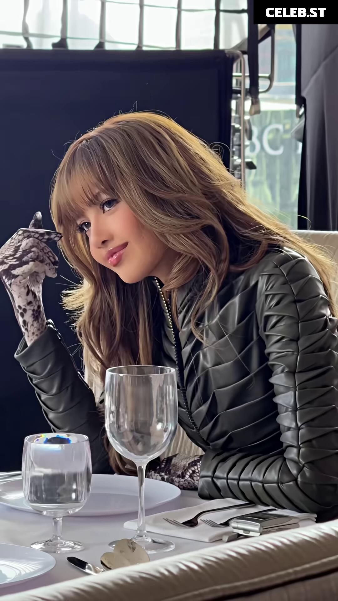 Lisa | BLΛƆKPIИK (Blackpink) Image 23657216