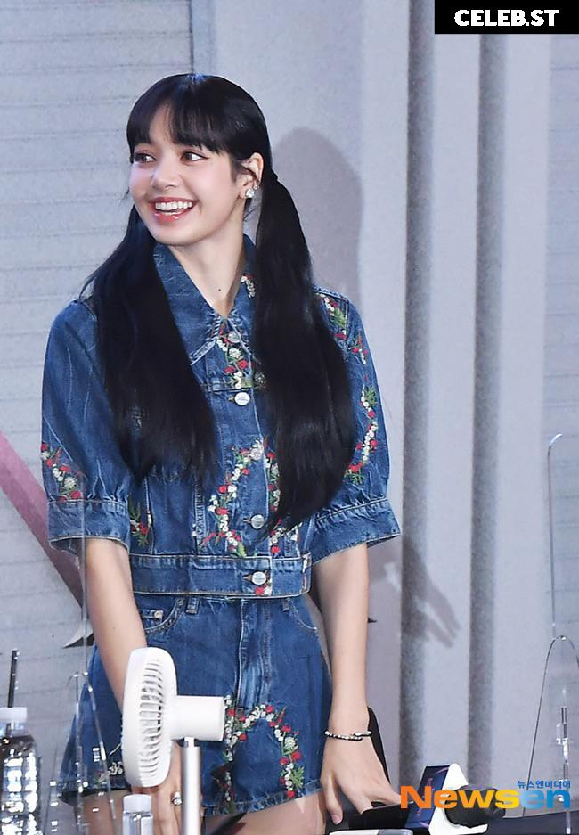 Lisa | BLΛƆKPIИK (Blackpink) Image 23656922