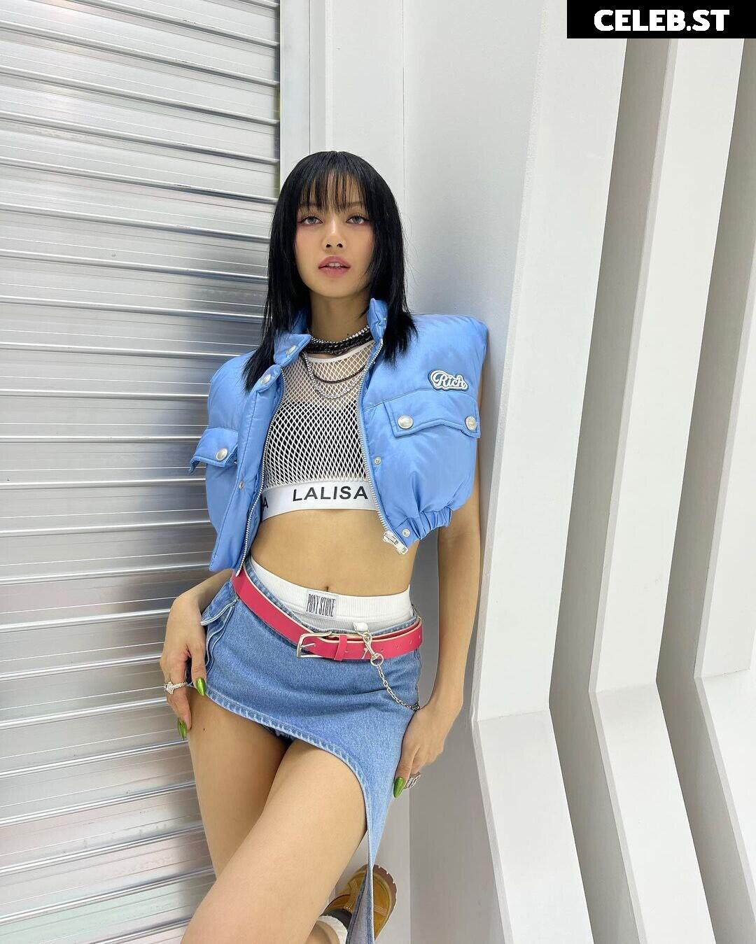 Lisa | BLΛƆKPIИK (Blackpink) Image 23656921