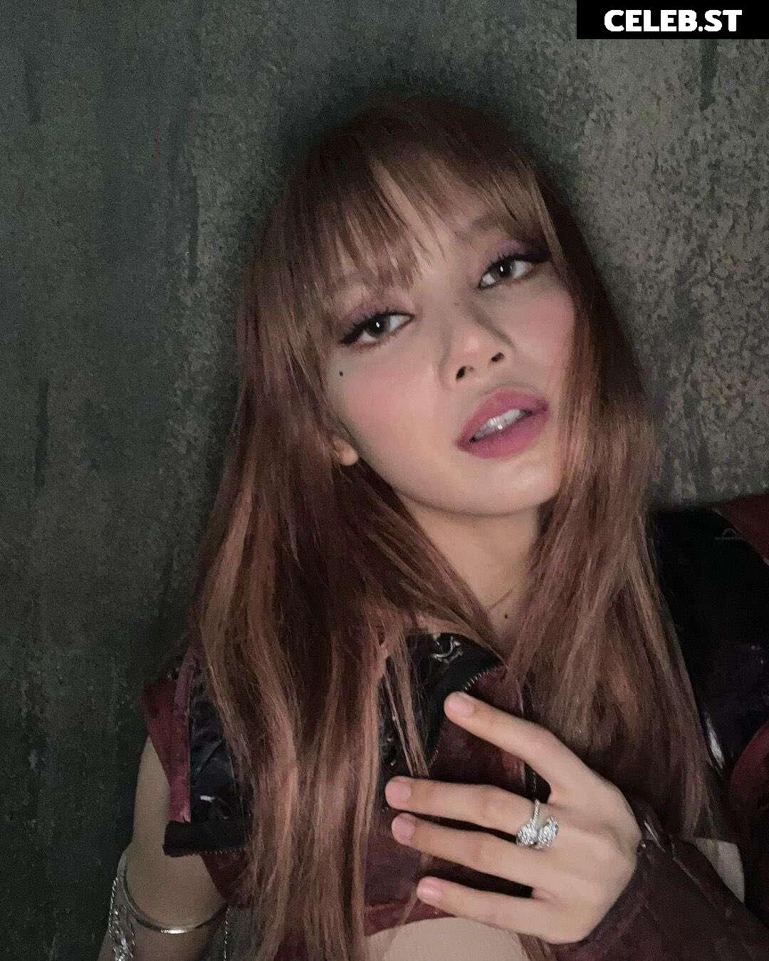 Lisa | BLΛƆKPIИK (Blackpink) Image 23656911
