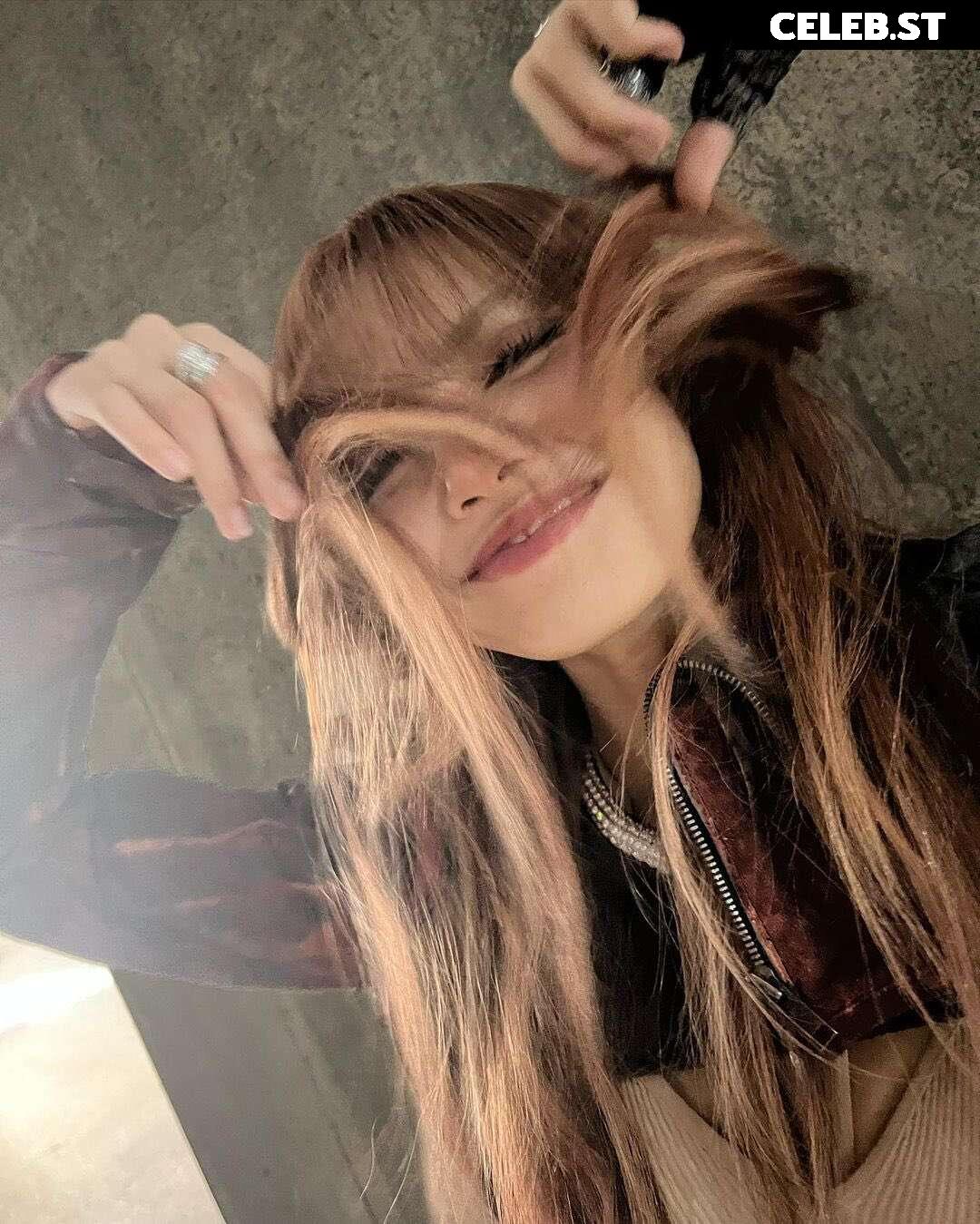Lisa | BLΛƆKPIИK (Blackpink) Image 23656910