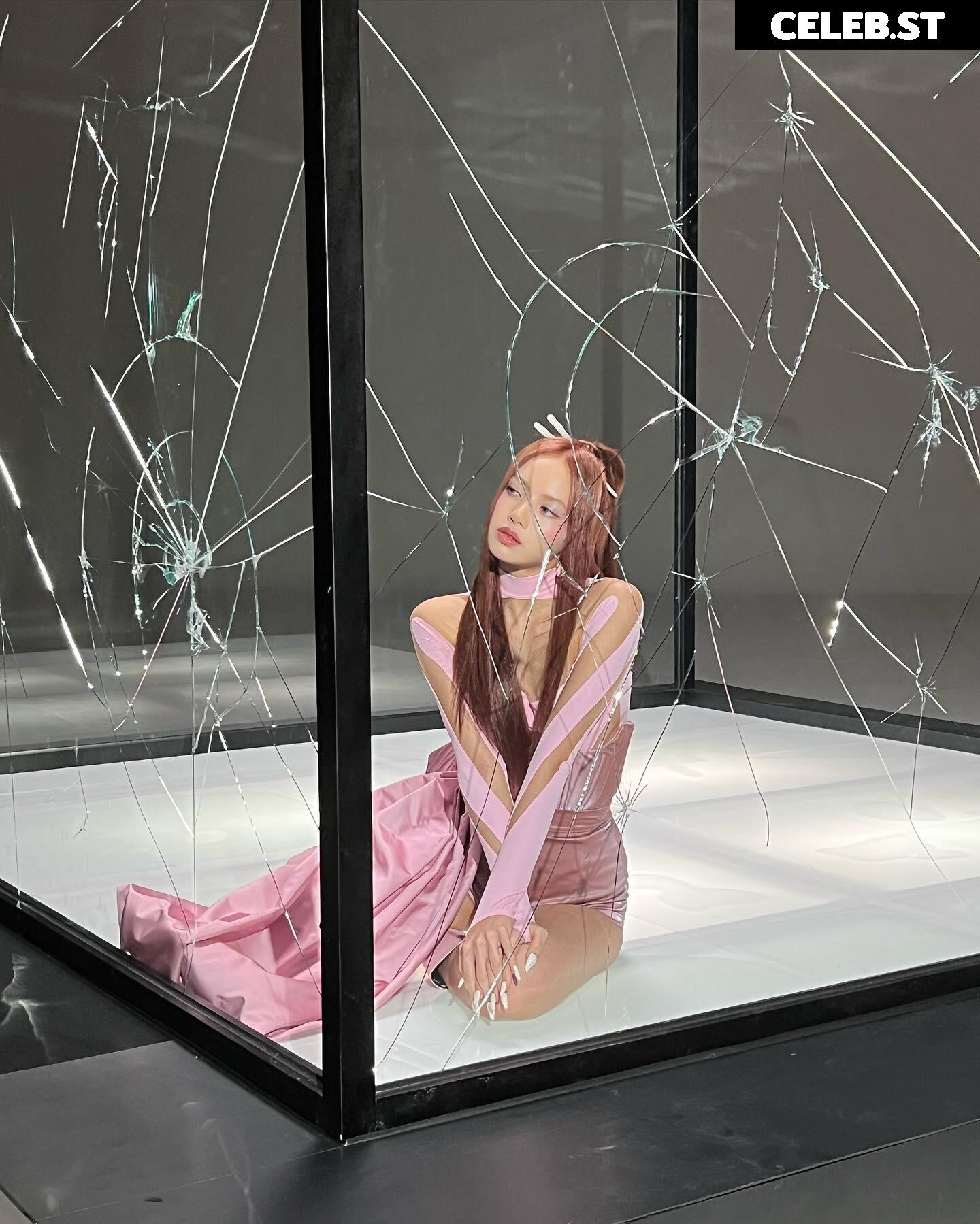 Lisa | BLΛƆKPIИK (Blackpink) Image 23656902
