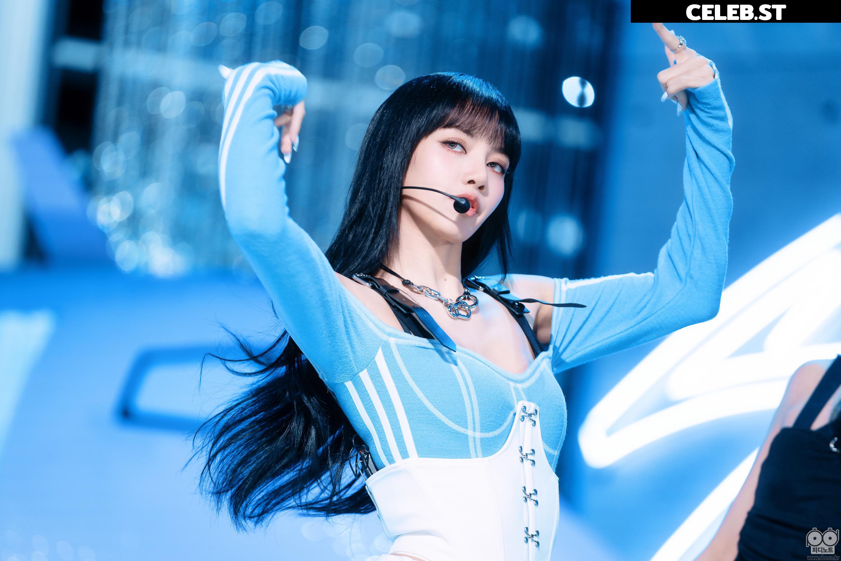 Lisa | BLΛƆKPIИK (Blackpink) Image 23656932