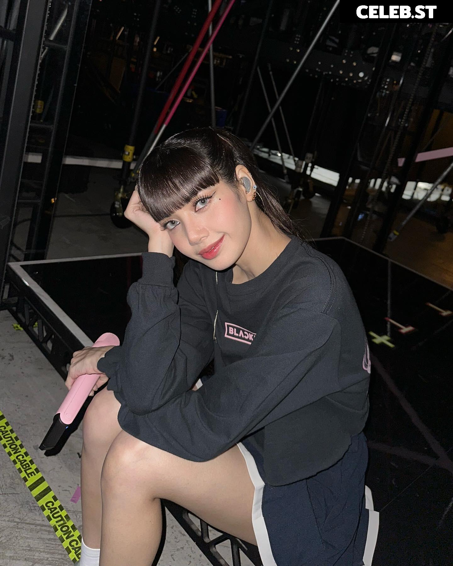 Lisa | BLΛƆKPIИK (Blackpink) Image 23656939