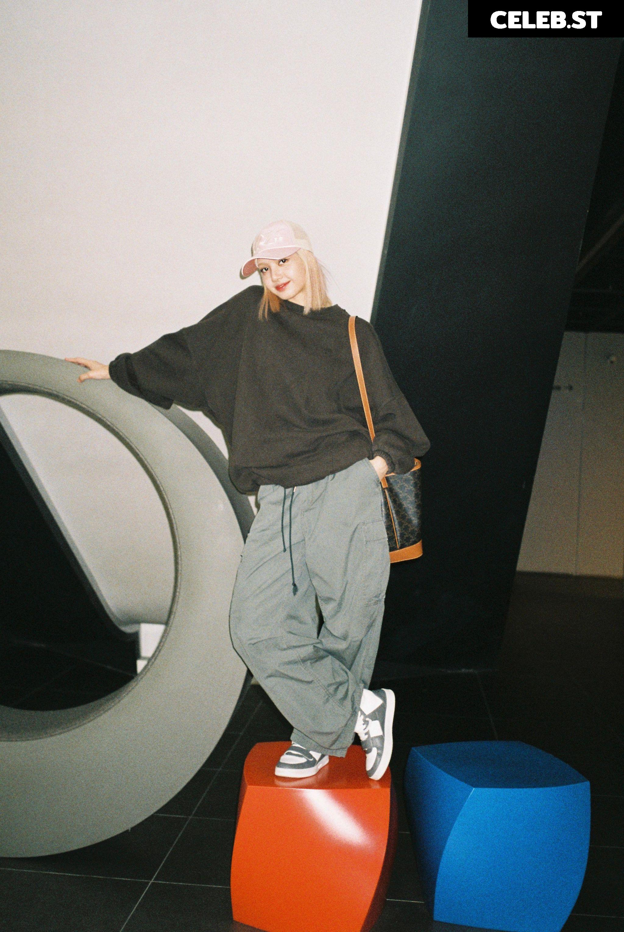 Lisa | BLΛƆKPIИK (Blackpink) Image 23656850