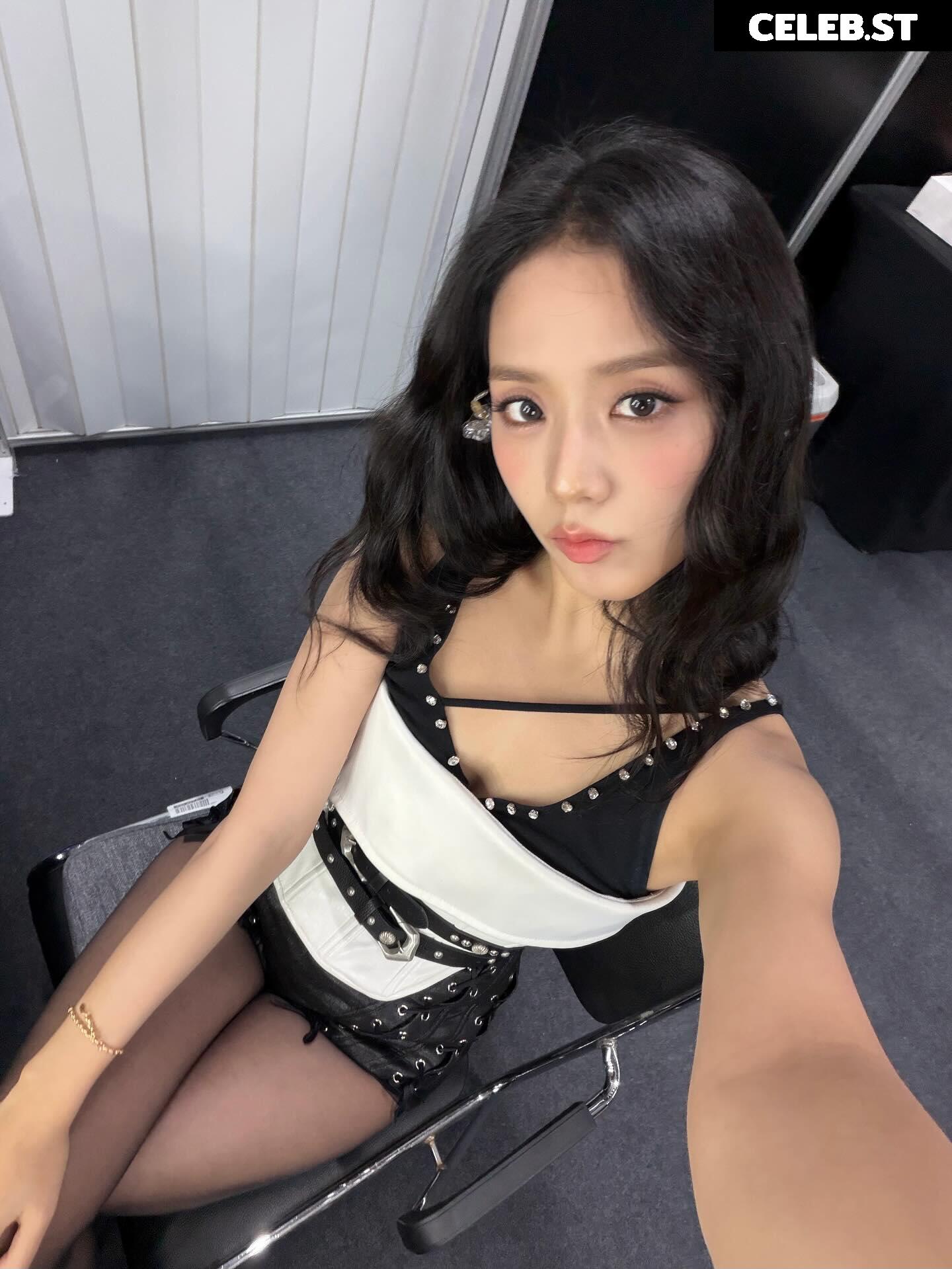 Jisoo  || - BLΛƆKPIИK ( BLACKPINK ) Image 23661019