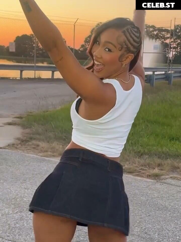 Parker McKenna Posey Image 23660217