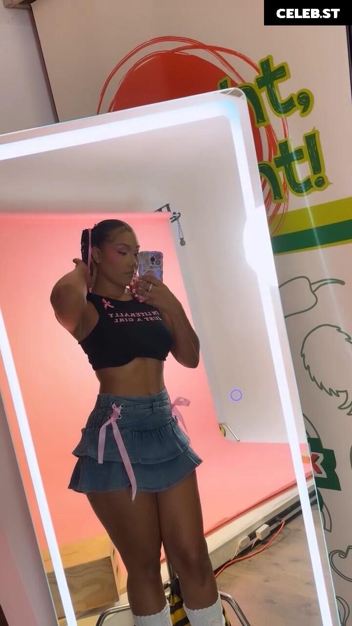Parker McKenna Posey Image 23660270