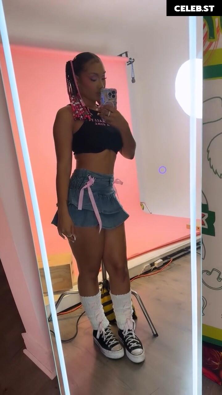 Parker McKenna Posey Image 23660276