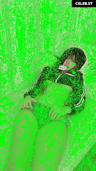 yule_.0.03 Image 23601271