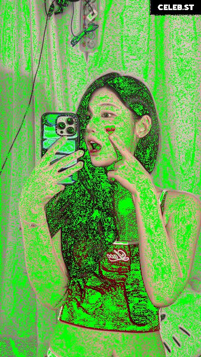 yule_.0.03 Image 23600793