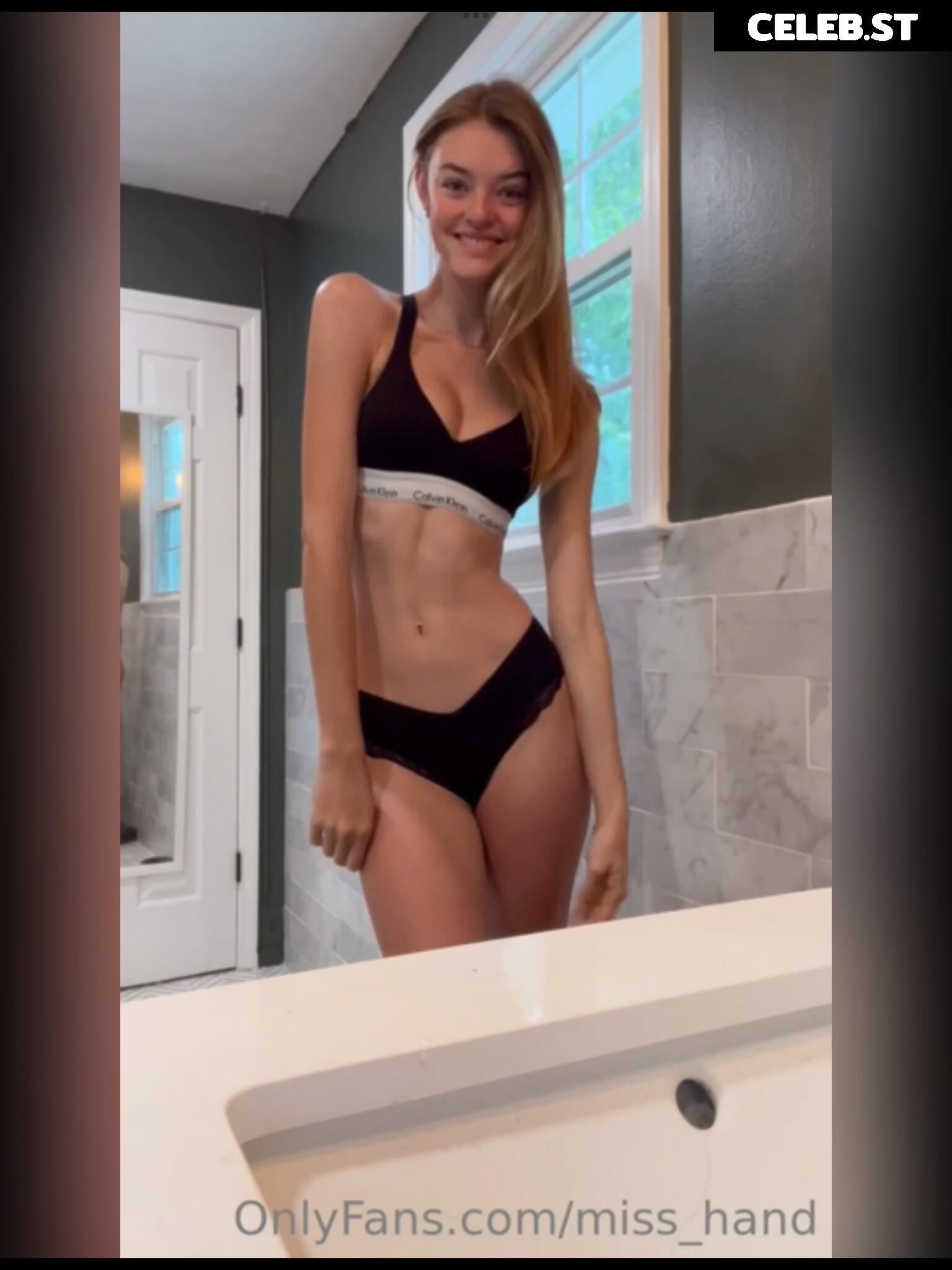 Willow Hand Image 2360375