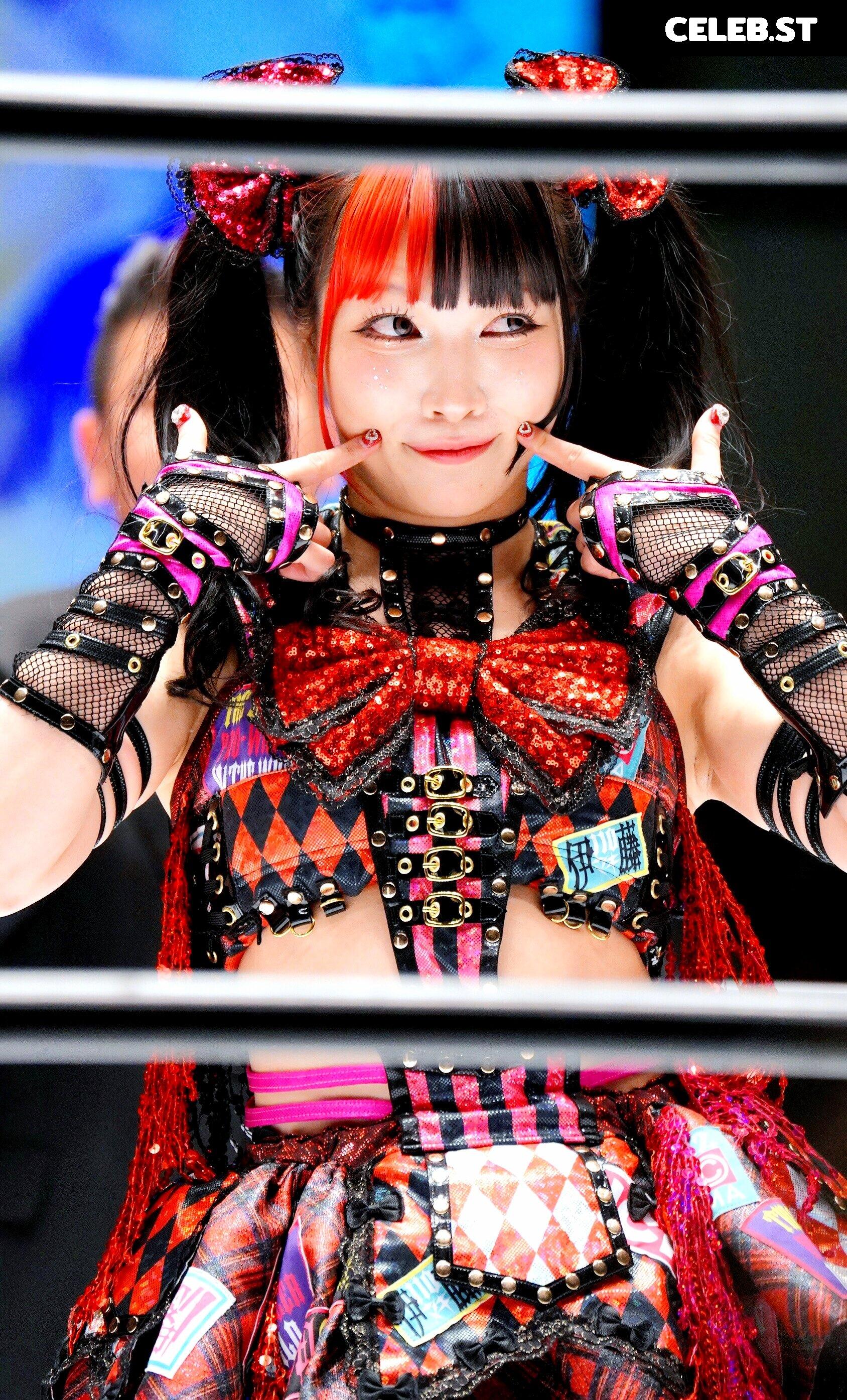 Maki Itoh Image 23694407