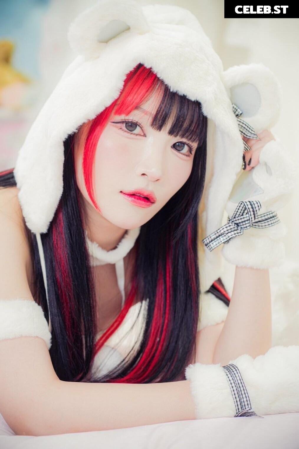 Maki Itoh Image 23694316