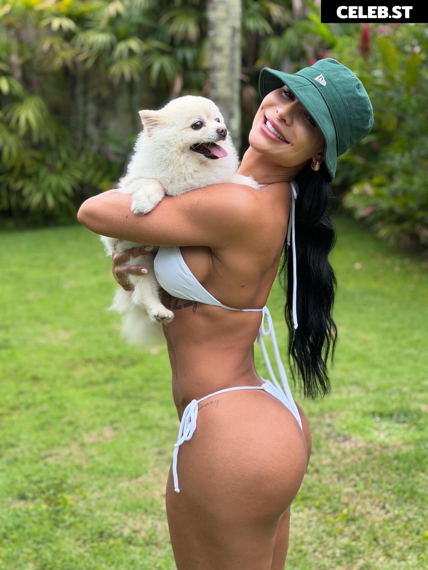 Aline Mineiro Image 23691923