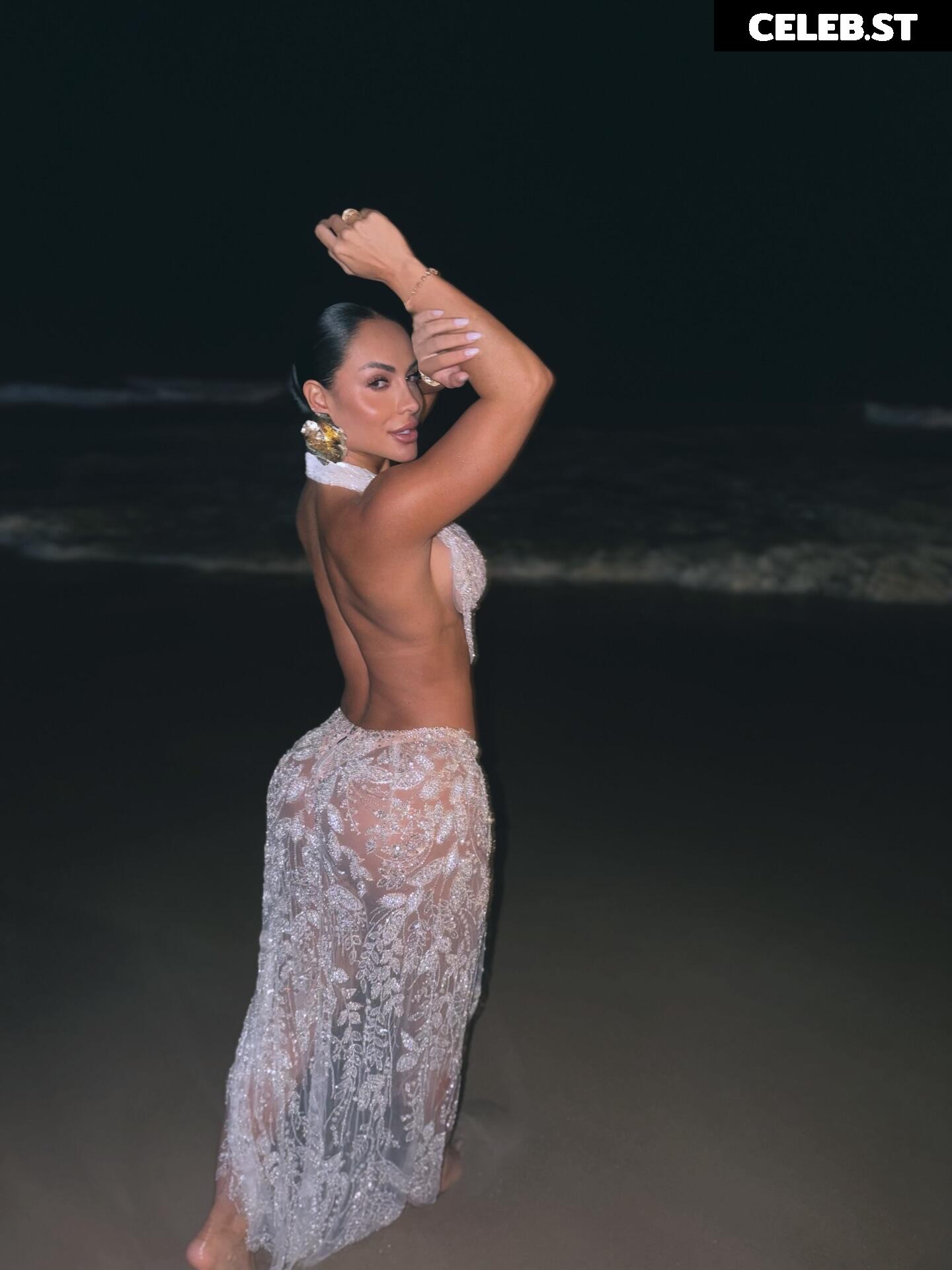 Aline Mineiro Image 23691894