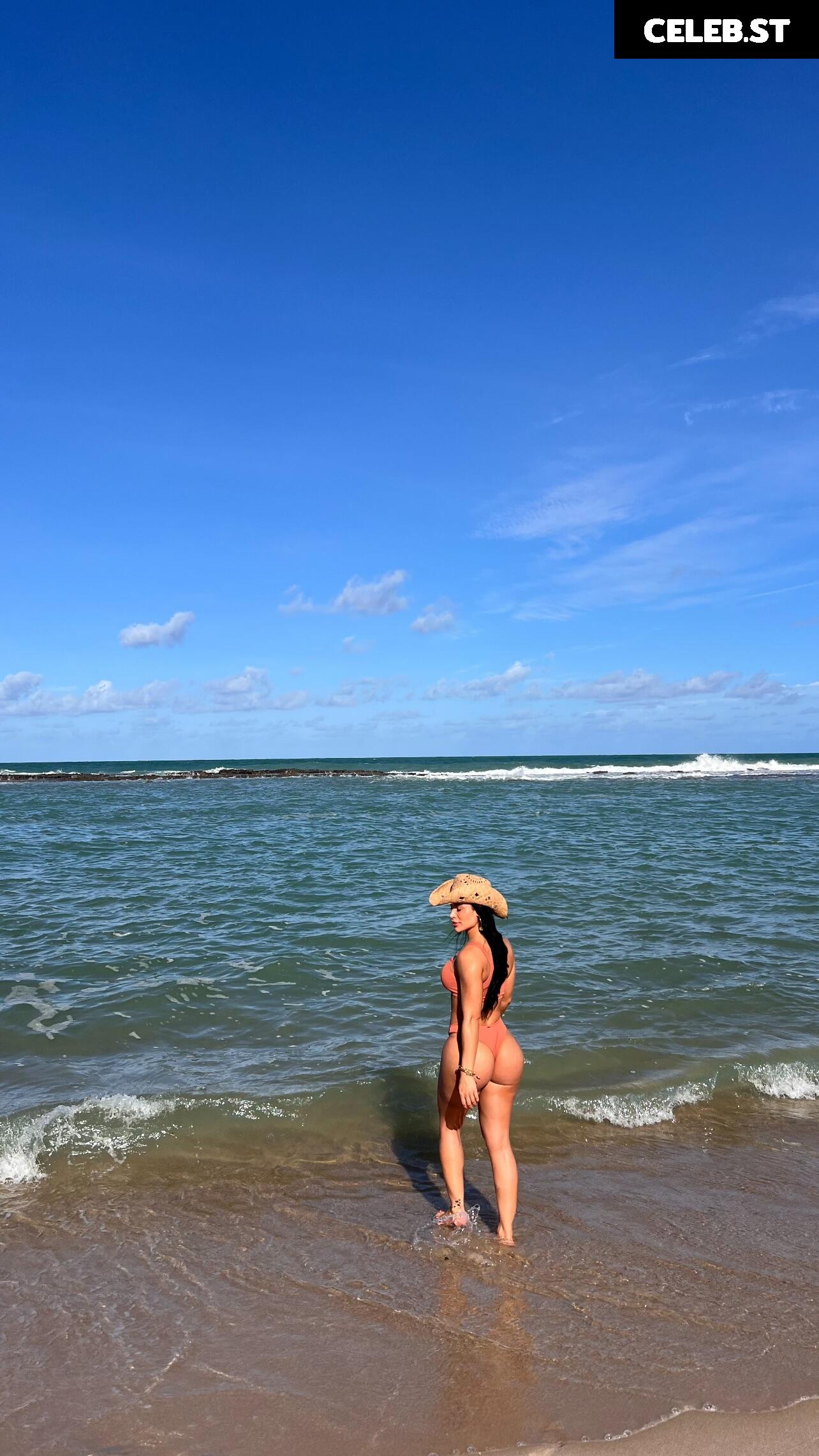 Aline Mineiro Image 23691824