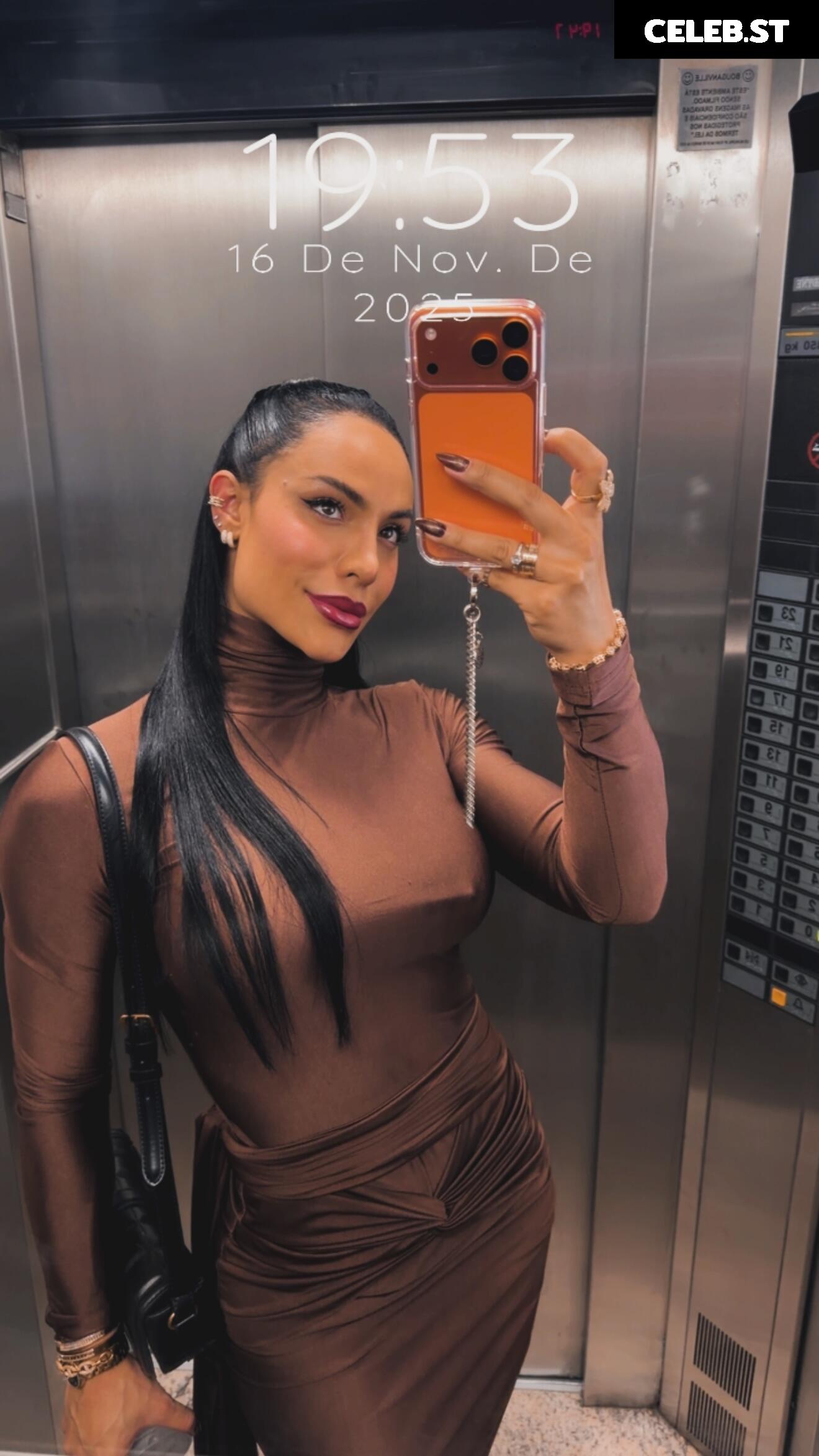 Aline Mineiro Image 23691861