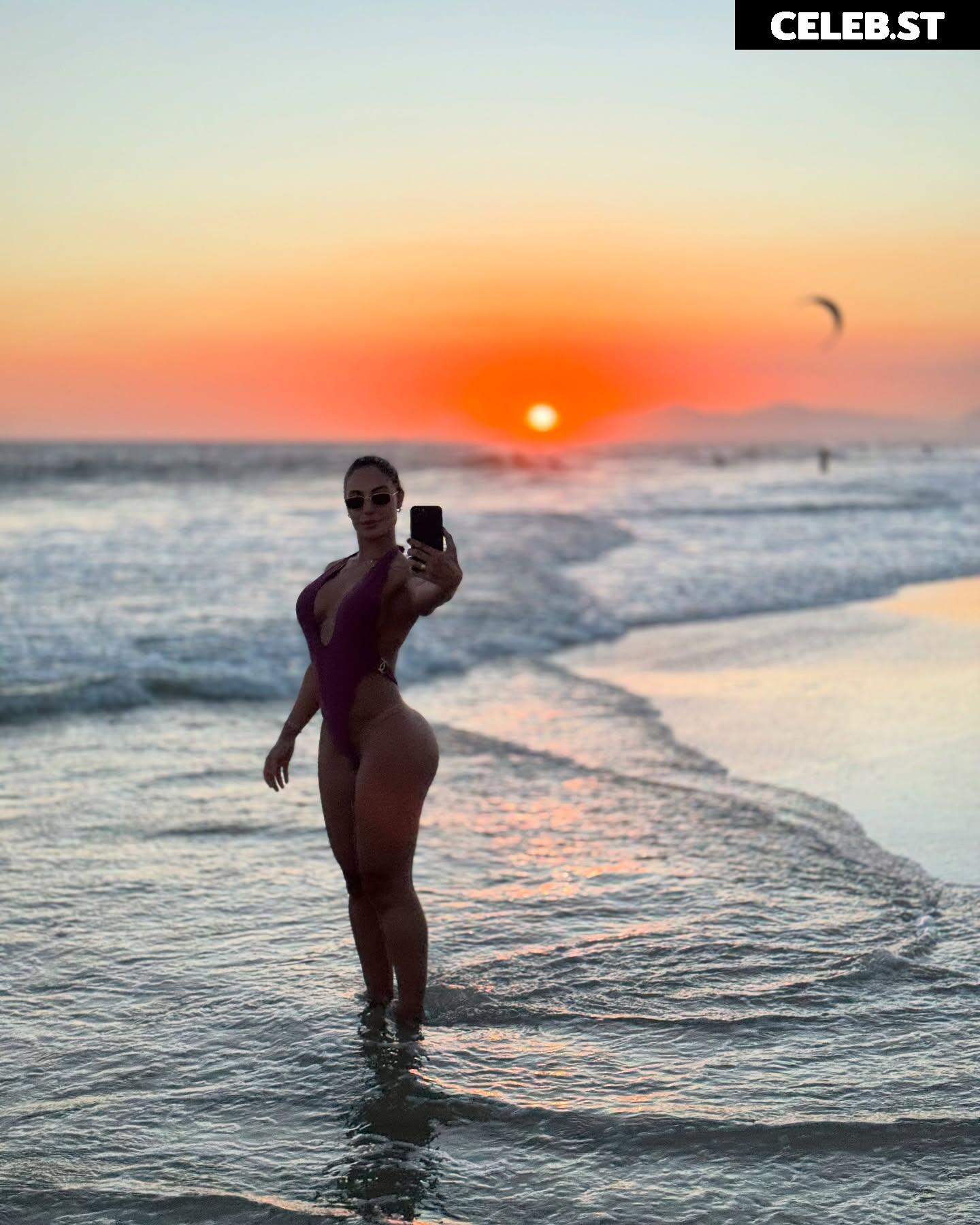 Aline Mineiro Image 23691796