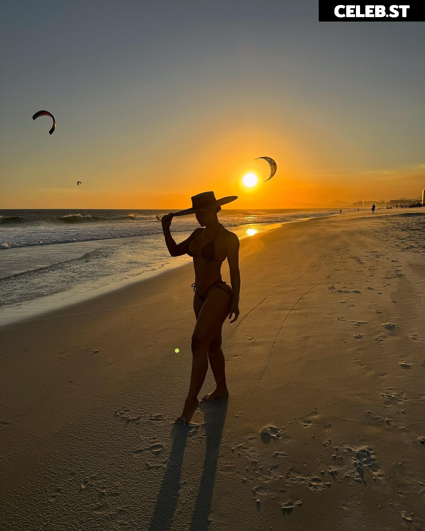 Aline Mineiro Image 23691789