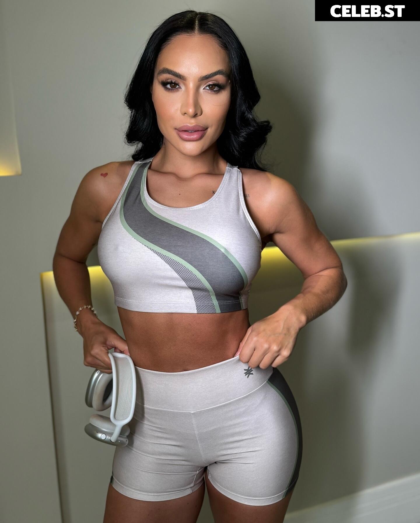 Aline Mineiro Image 23691714