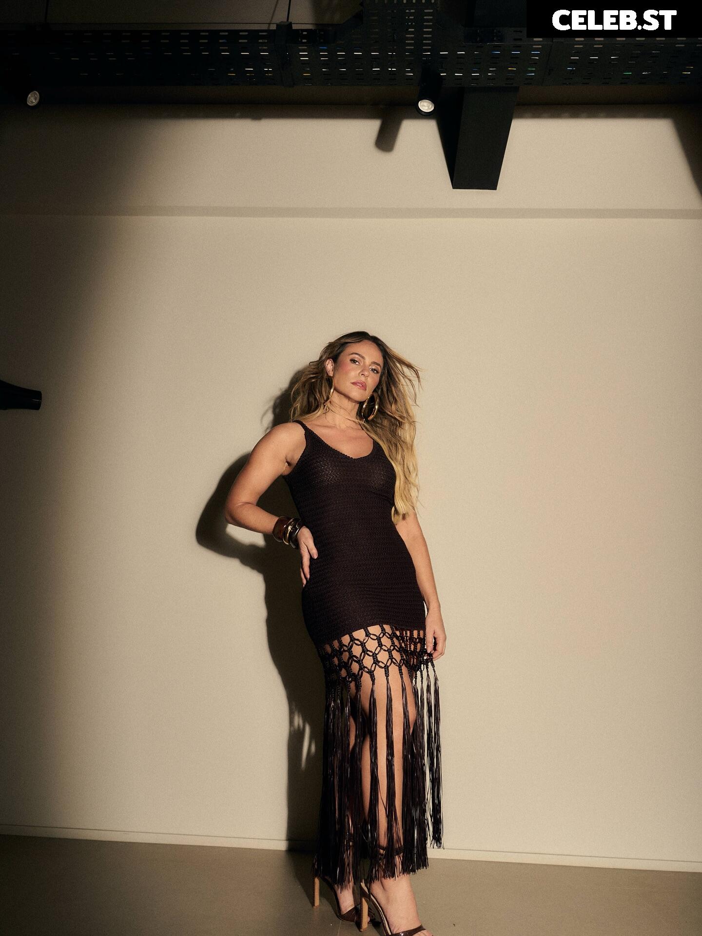 Paolla Oliveira Image 23691181