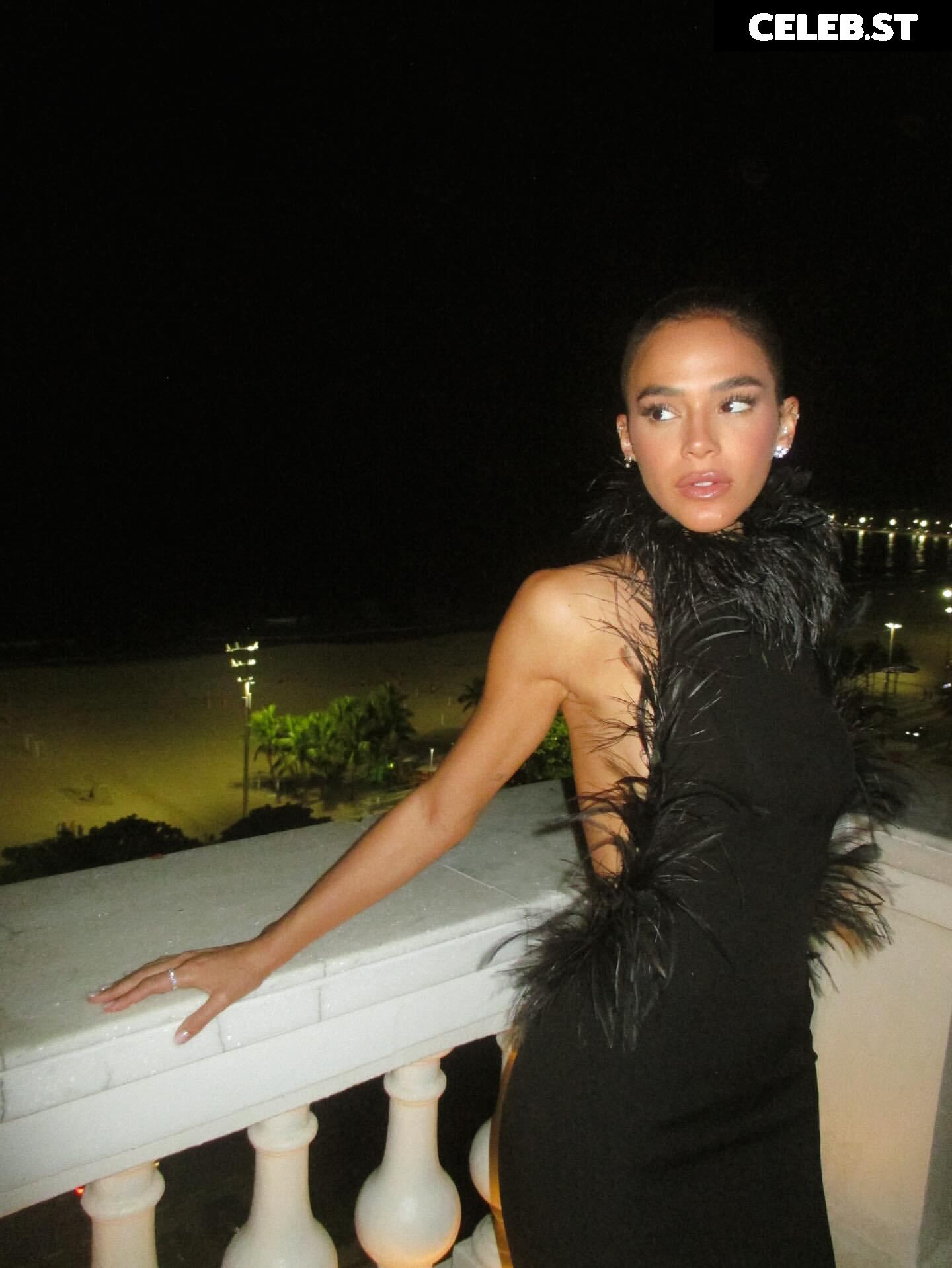 Bruna Marquezine Image 23691100