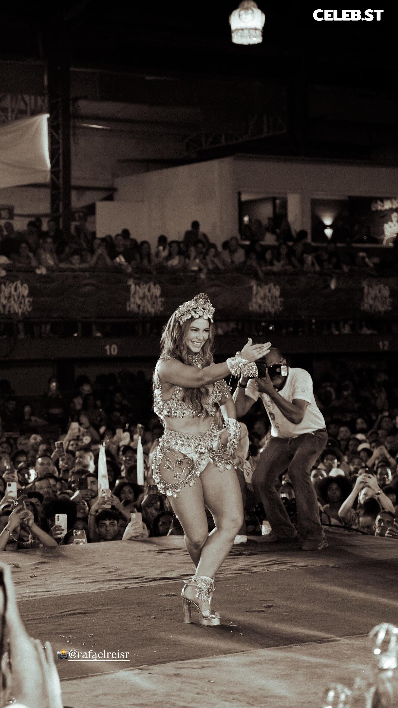 Paolla Oliveira Image 23691152