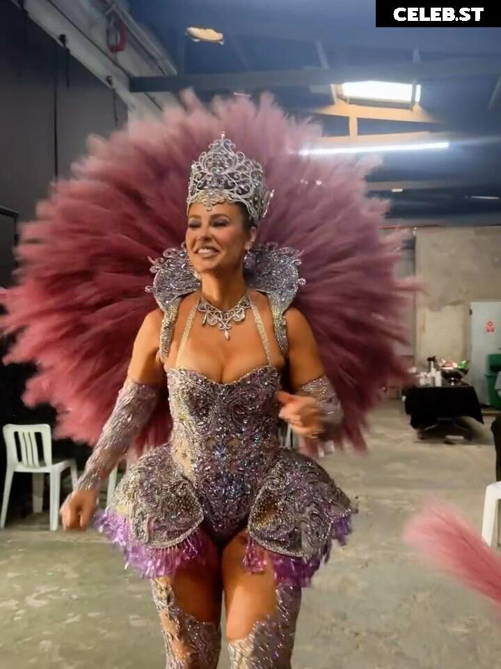 Paolla Oliveira Image 23691335