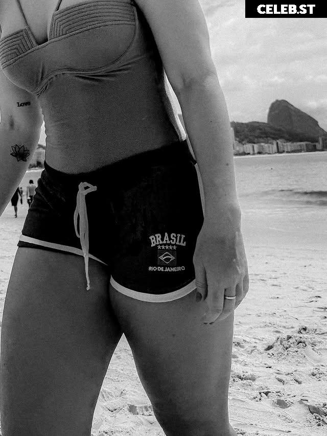 Paolla Oliveira Image 23691352