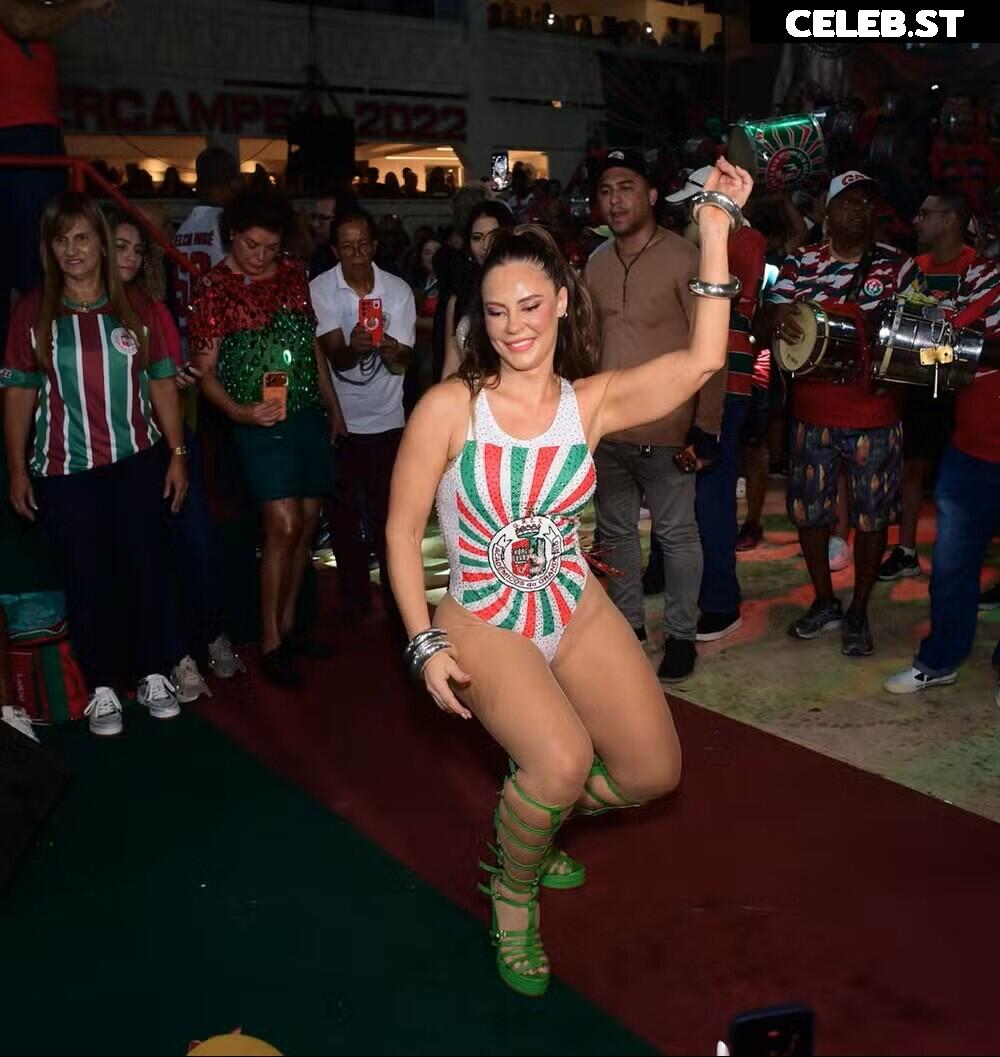 Paolla Oliveira Image 23691286