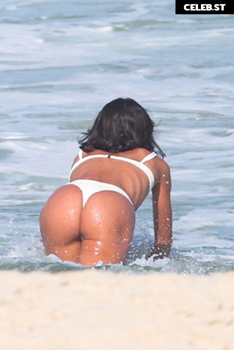 Bruna Marquezine Image 23690990