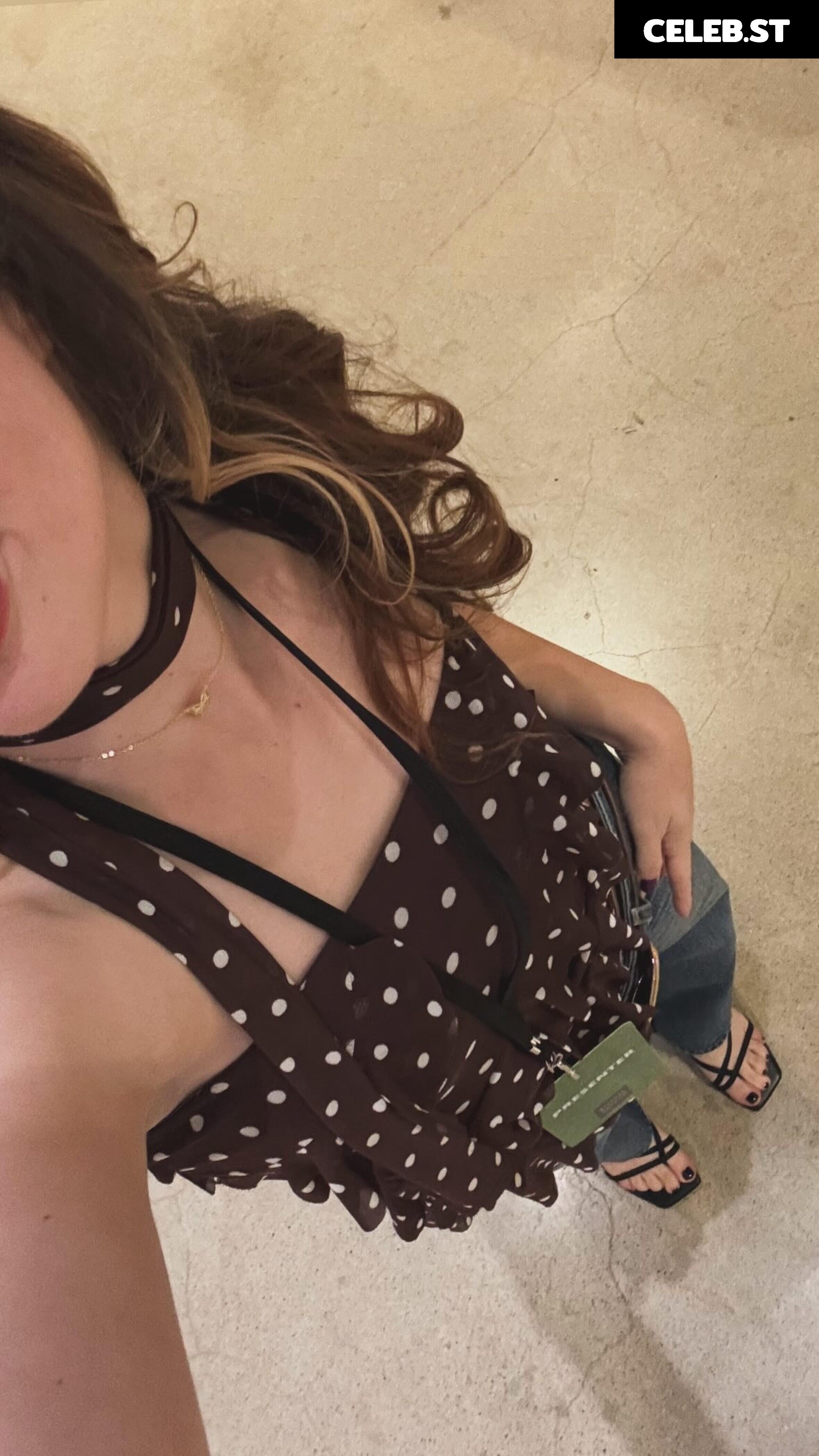 Chelsea Cook / WhoisChelsea Image 23684525