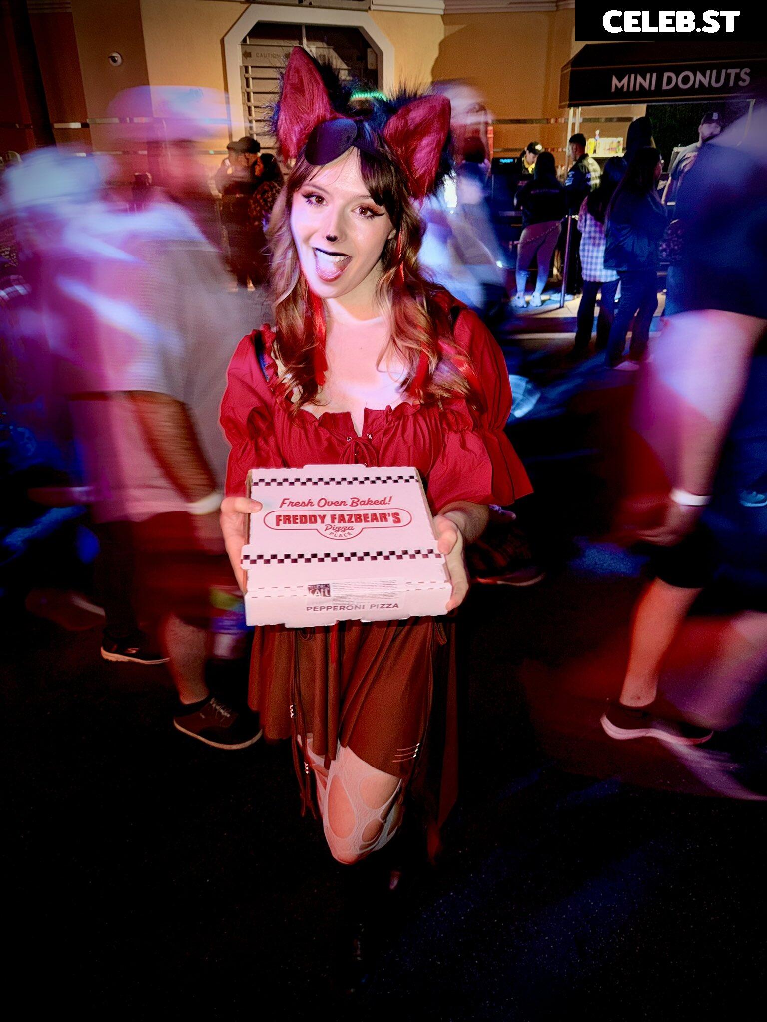 Chelsea Cook / WhoisChelsea Image 23684509