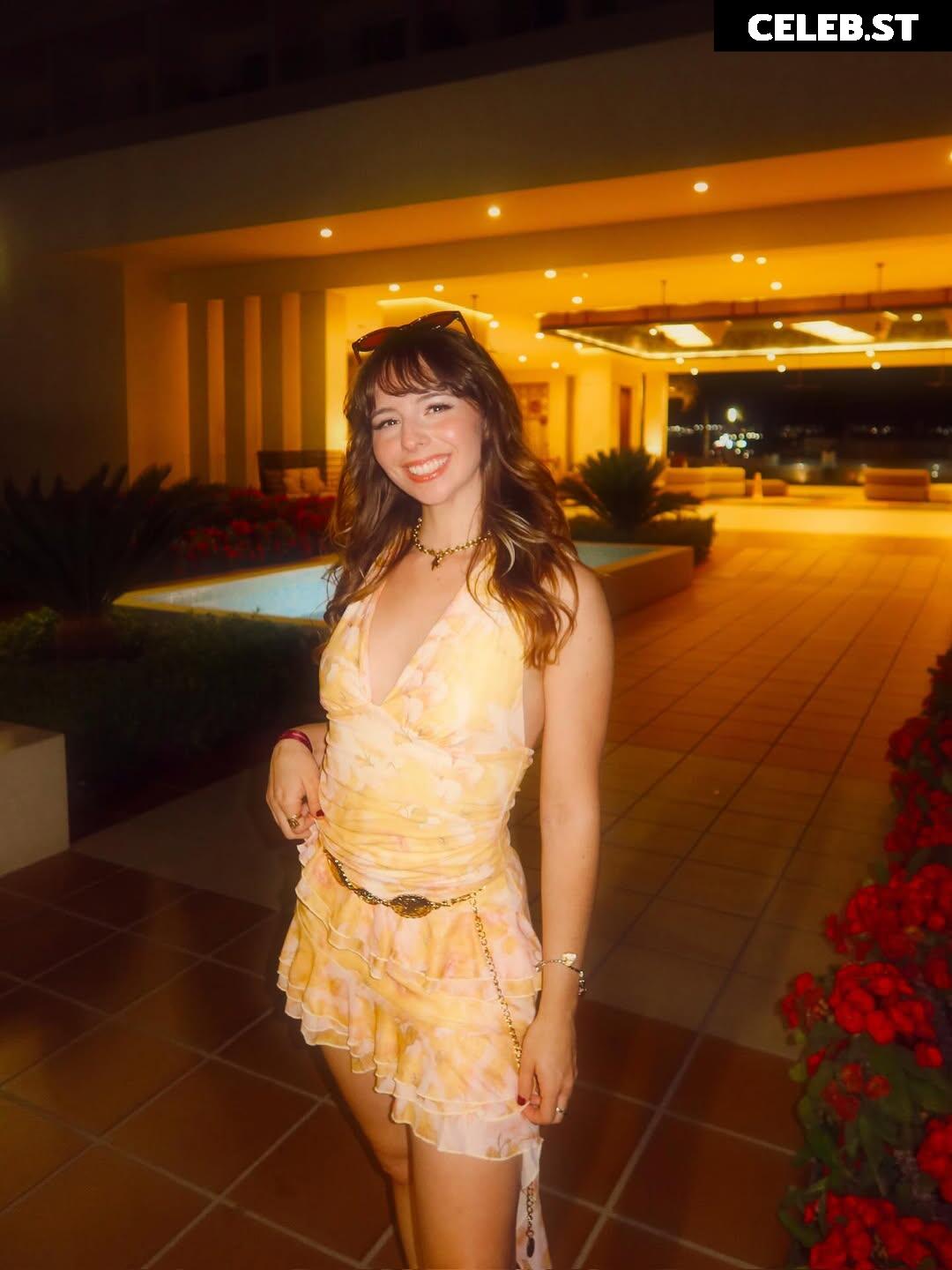 Chelsea Cook / WhoisChelsea Image 23684605