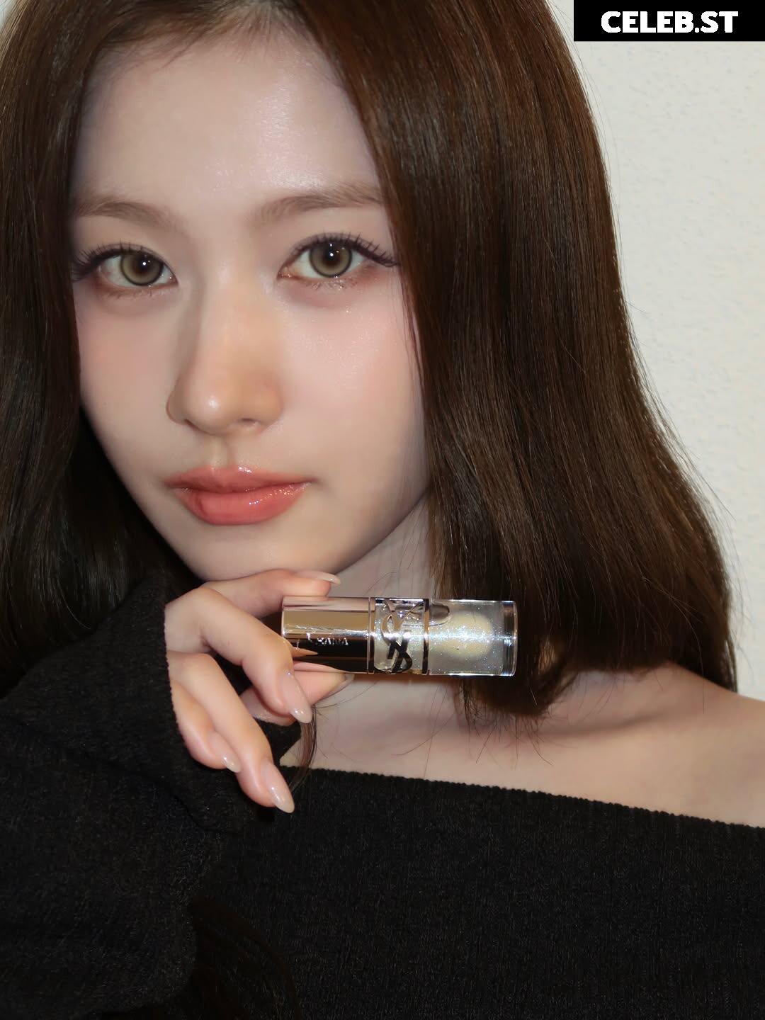 Minatozaki Sana (TWICE) Image 23683424