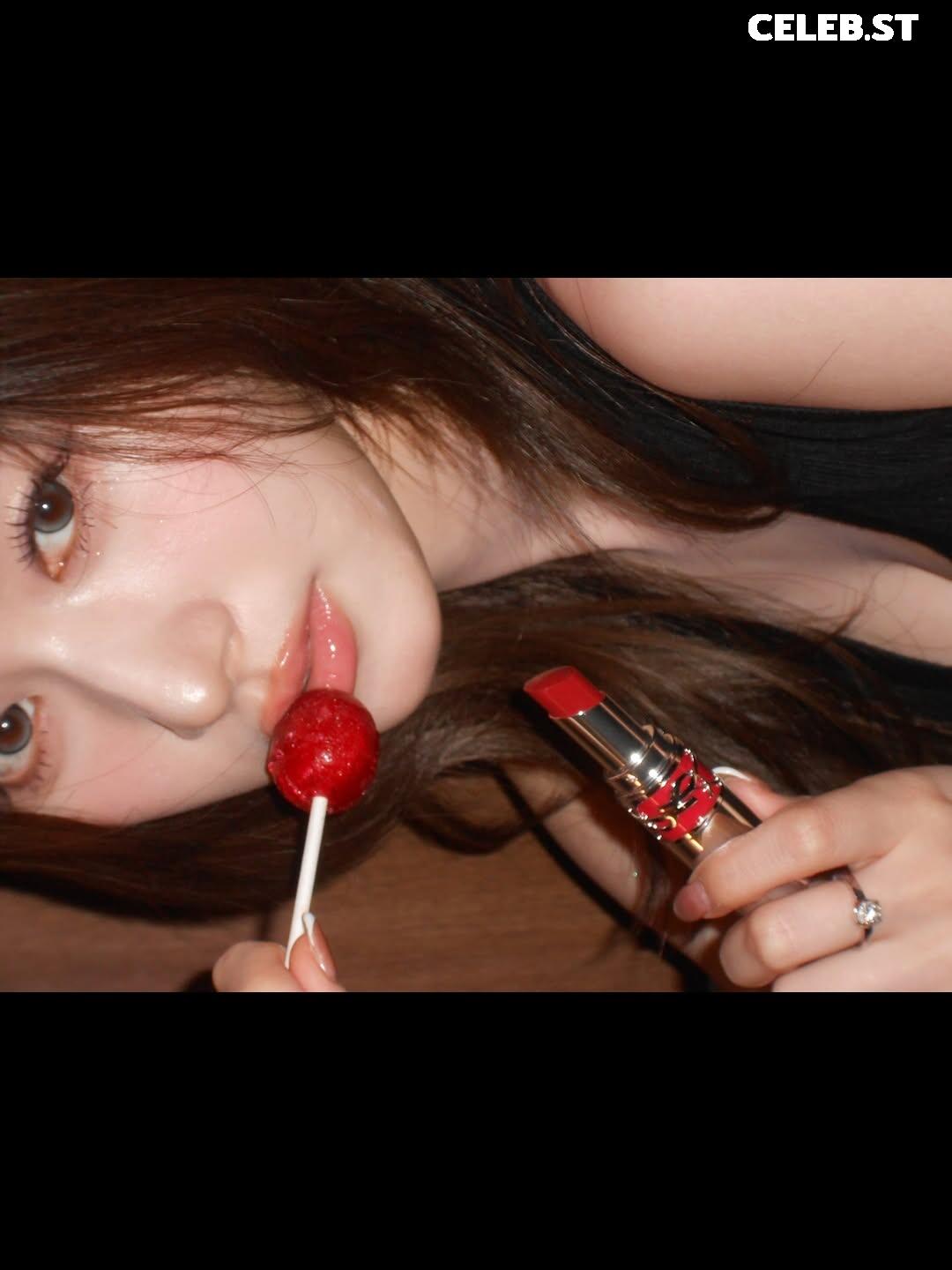 Minatozaki Sana (TWICE) Image 23683115