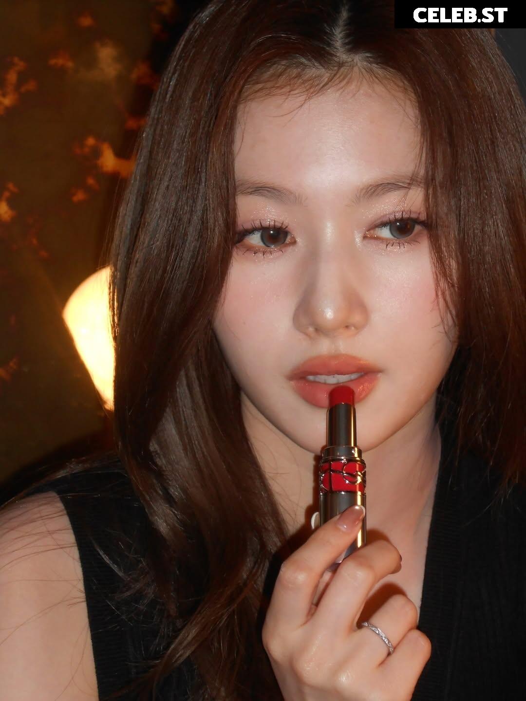 Minatozaki Sana (TWICE) Image 23683101