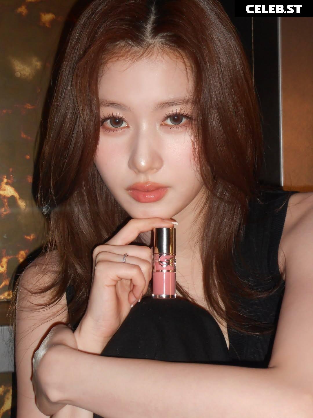 Minatozaki Sana (TWICE) Image 23683105