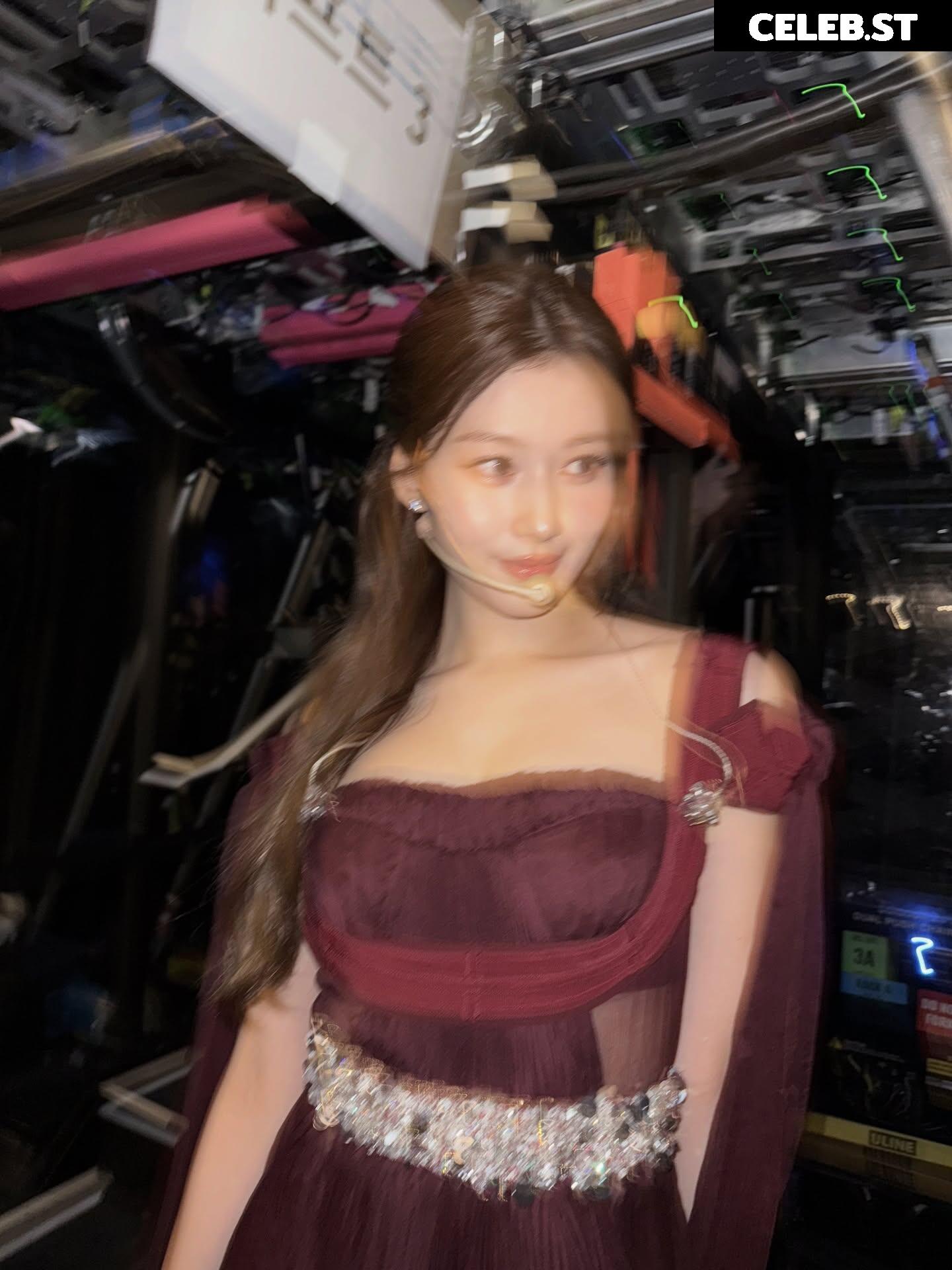 Minatozaki Sana (TWICE) Image 23683136