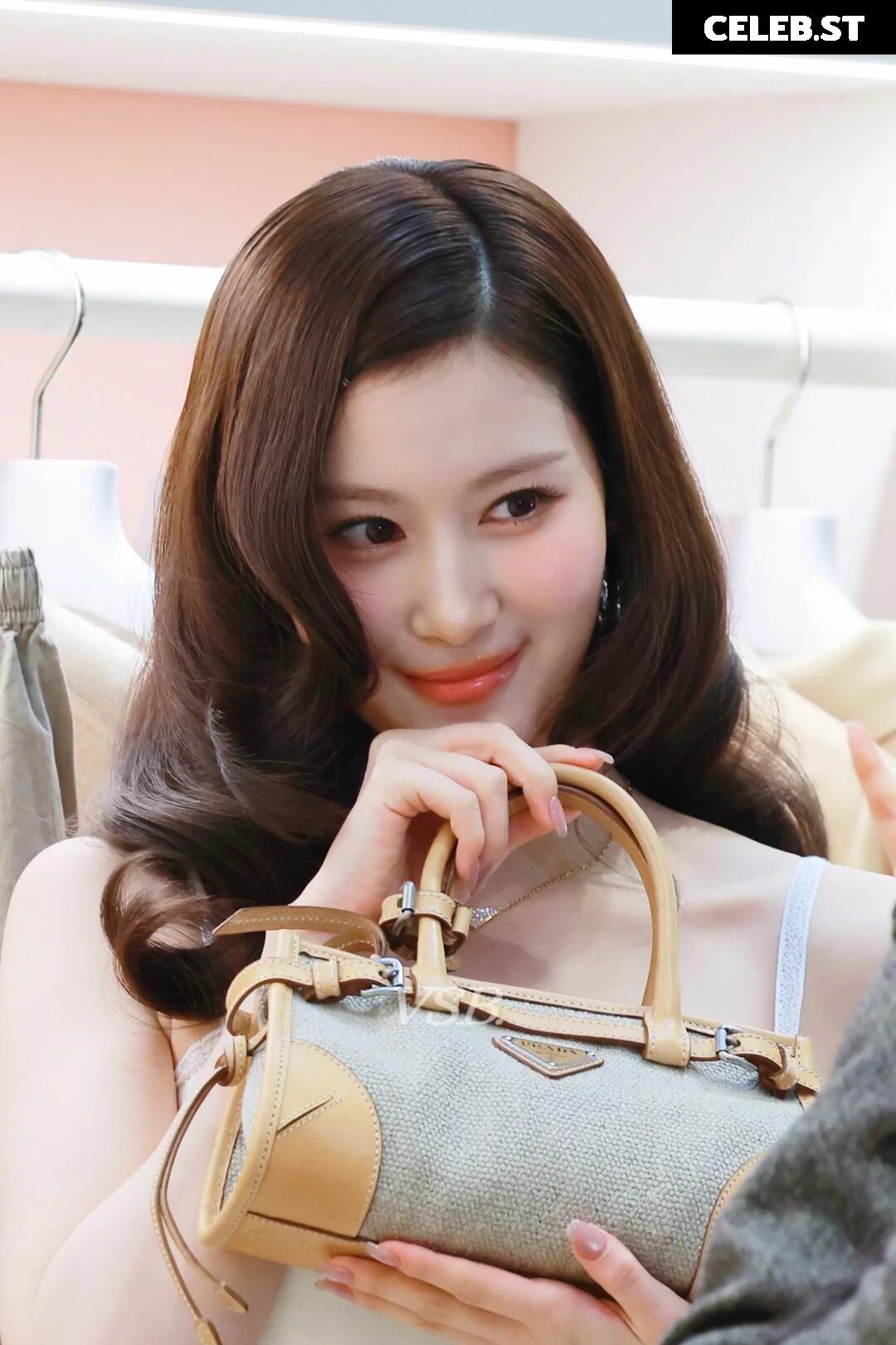 Minatozaki Sana (TWICE) Image 23683161