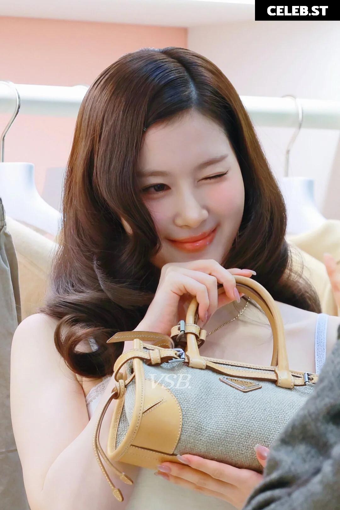 Minatozaki Sana (TWICE) Image 23683160